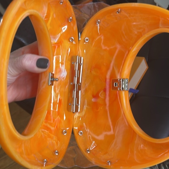 NEW Acrylic Hand Bag w/ KISSLOCK - Picture 5 of 5